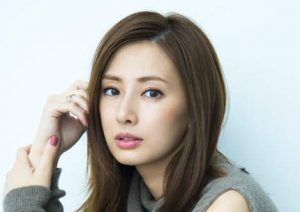 北川景子の違和感は鼻と顔が崩れたから?劣化で顔も長くなった?
